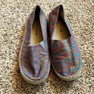 Kids size 2 slip on shoes